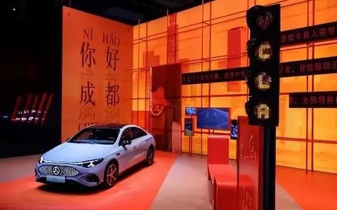 2025成都车展：梅赛德斯-奔驰蝉联成渝地区100万以上细分市场客户首选品牌