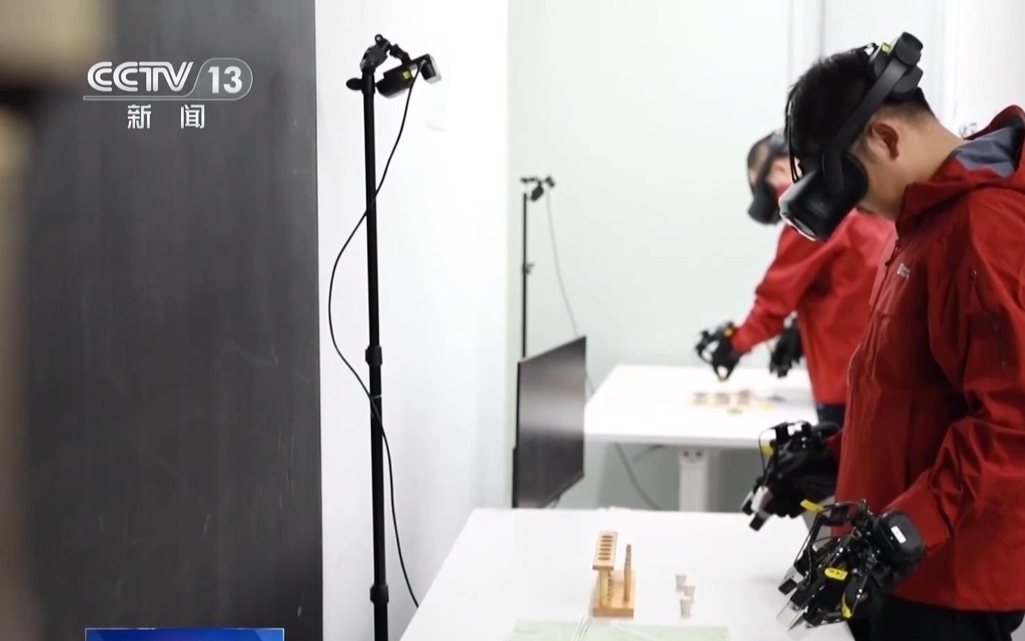 奋进“十五五”实干开新局丨看得懂会行动 AI加持让机器人更聪明