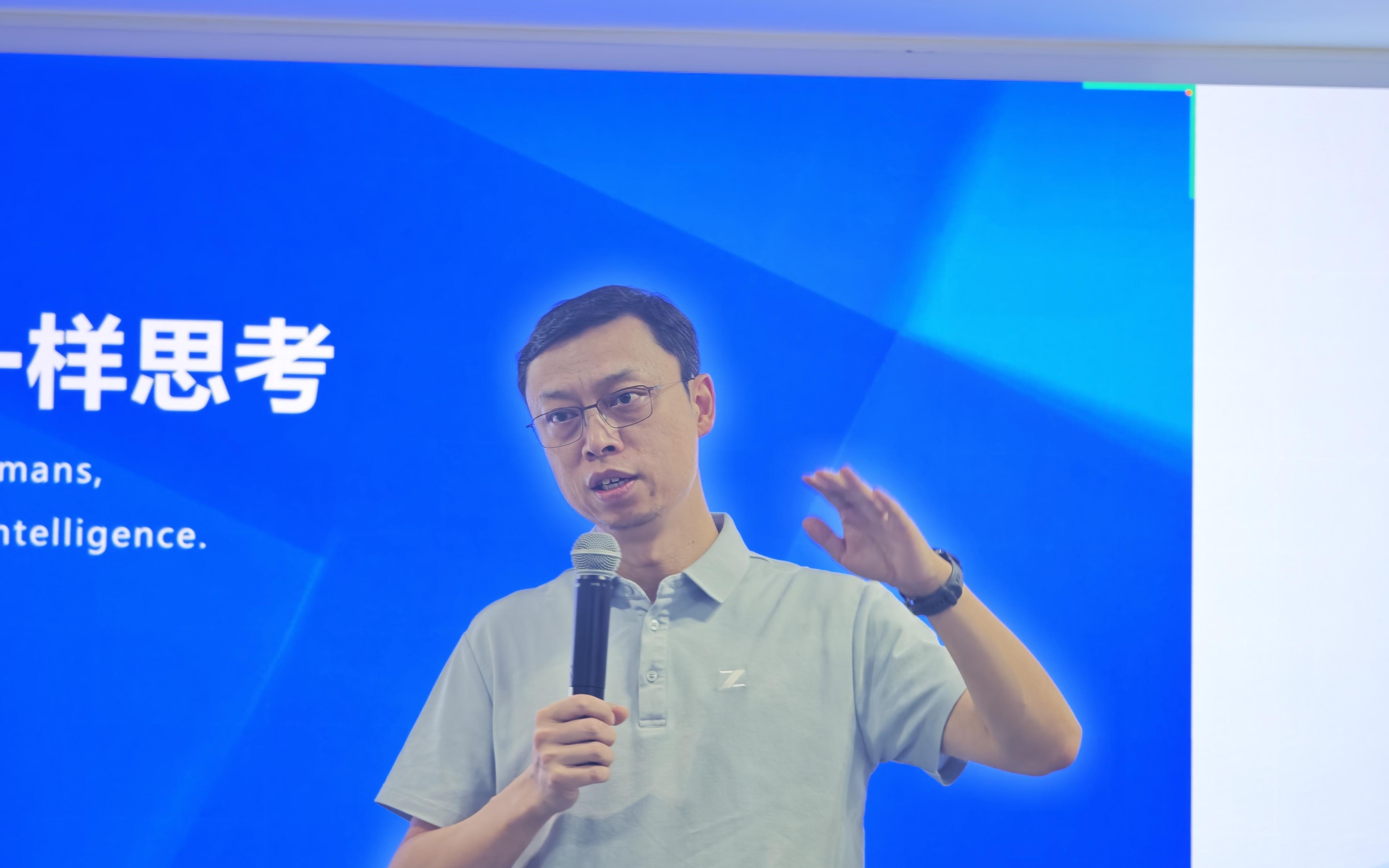 中美AI竞争加剧：OpenAI对手智谱发布智能体应用，奥尔特曼称美国低估中国AI威胁
