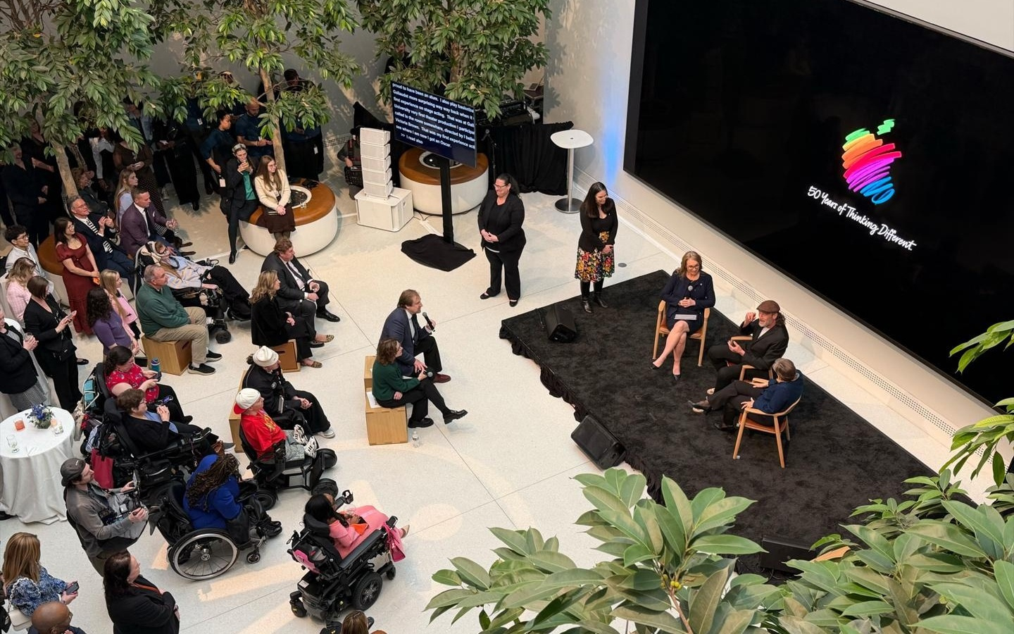 苹果50周年庆典嗨翻多地，VTuber都来了！