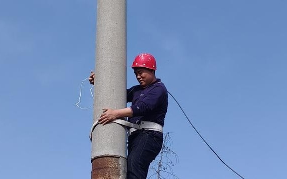 光纤为桥 服务为心 河南联通智家工程师以坚守守护网络畅通