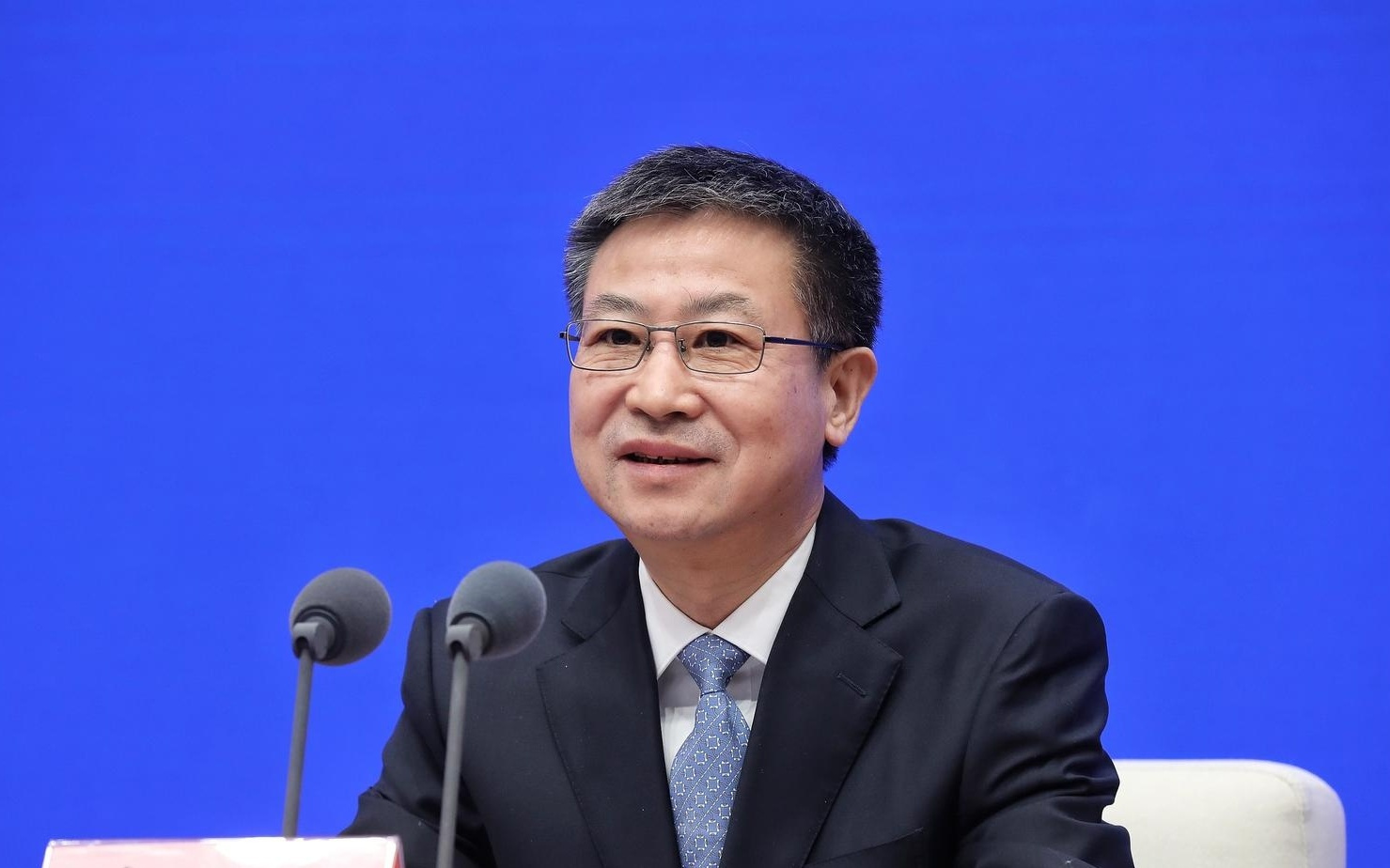 2025年我国平均每天有4.5万辆新能源汽车下线，超过5亿件快递包裹寄送