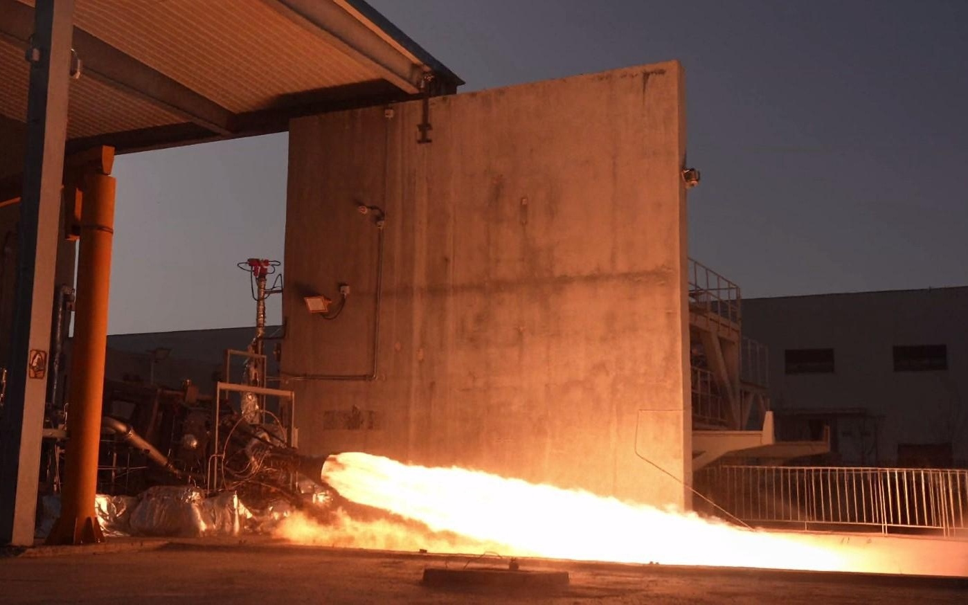 累计试车1300秒！力擎一号30吨级针栓式液氧煤油发动机圆满完成变推力摇摆试车考核