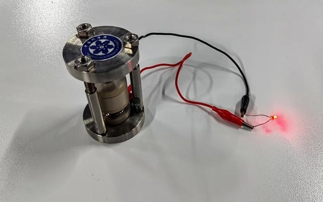 中国科学家研发首例氢负离子原型电池，实现“原理概念”到“实验验证”跨越