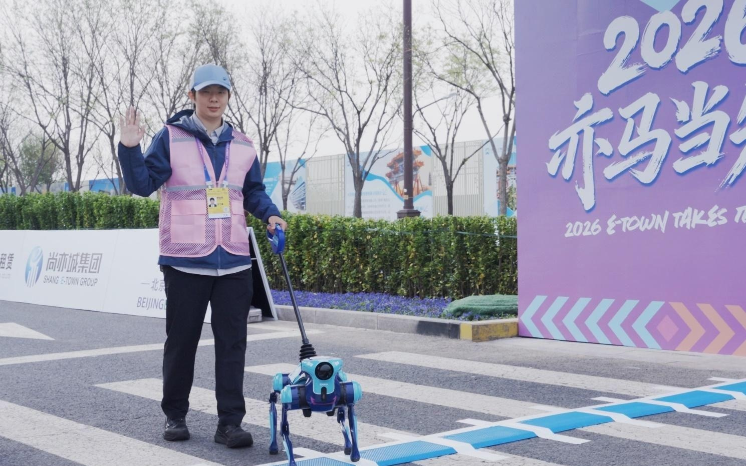 高德公开全球首款开放环境全自主具身机器人