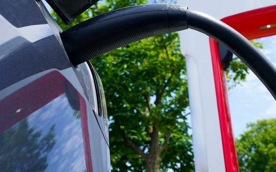 加拿大拟取消电动车强制配额，或推出新汽车监管体系