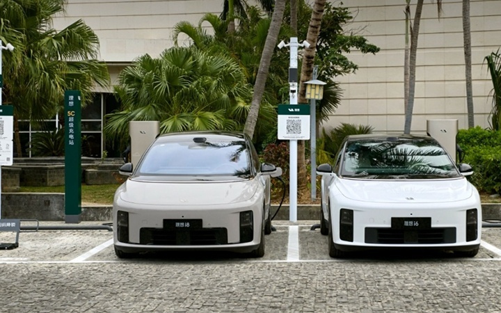 理想8.2大升级！强化版VLA司机大模型上线，ADPro车型能用城市NOA