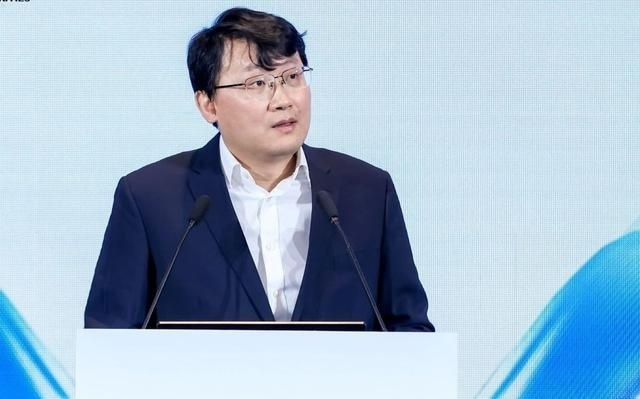 专访清华朱军:大模型“投毒”怎么防?技术法规社会三管齐下