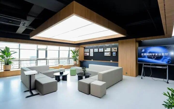 他给“地球上最聪明的人之一”写了本传记，本周四来文三数字生活街区揭开谷歌大脑的秘密