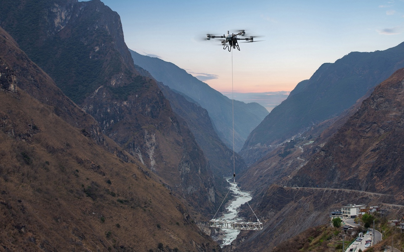 大疆发布两款大载重无人机：运载无人机FC200与T200农业无人飞机