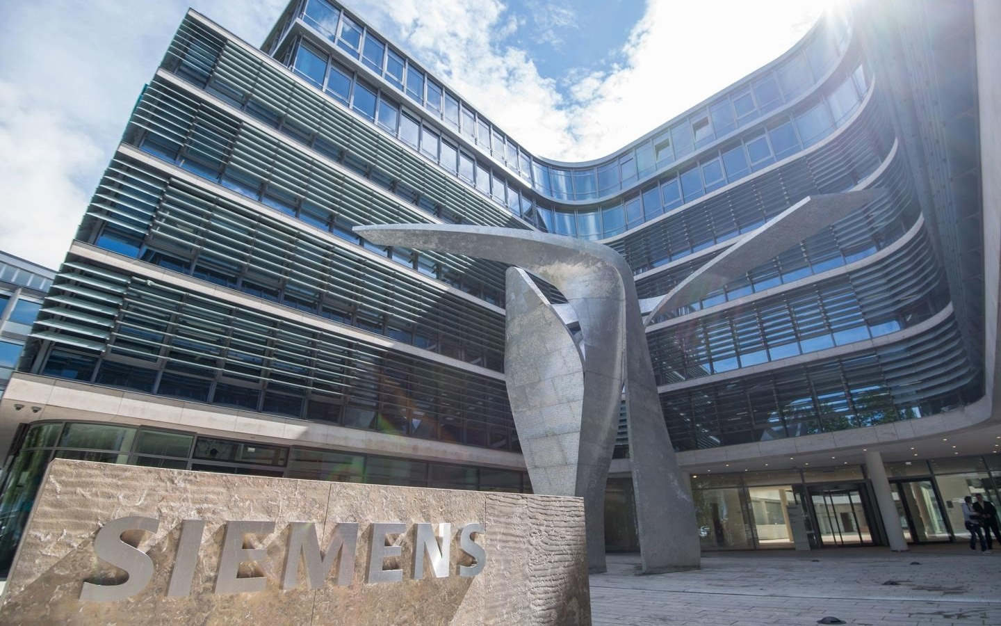西门子：工业高标准下，AI对软件业务冲击有限