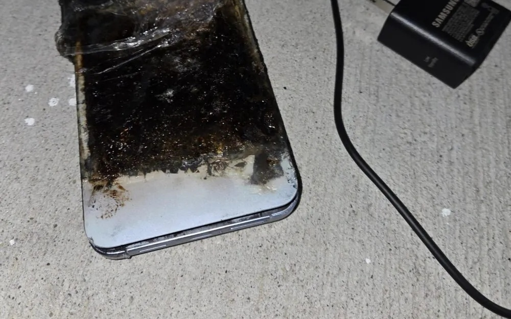 Galaxy S25 Plus充电爆炸，三星承认负有责任但用户不满赔偿方案