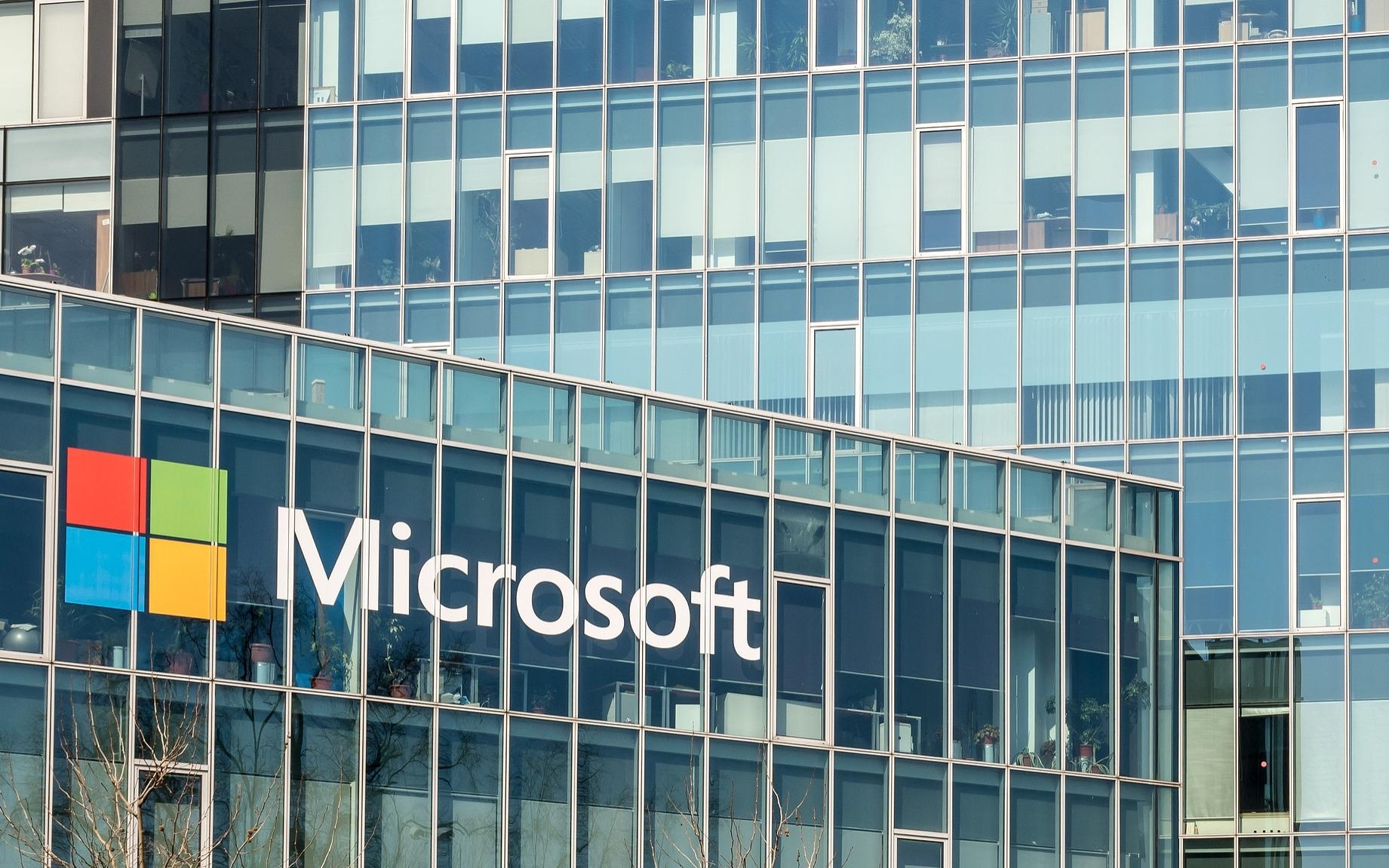 微软大刀阔斧重组AI部门