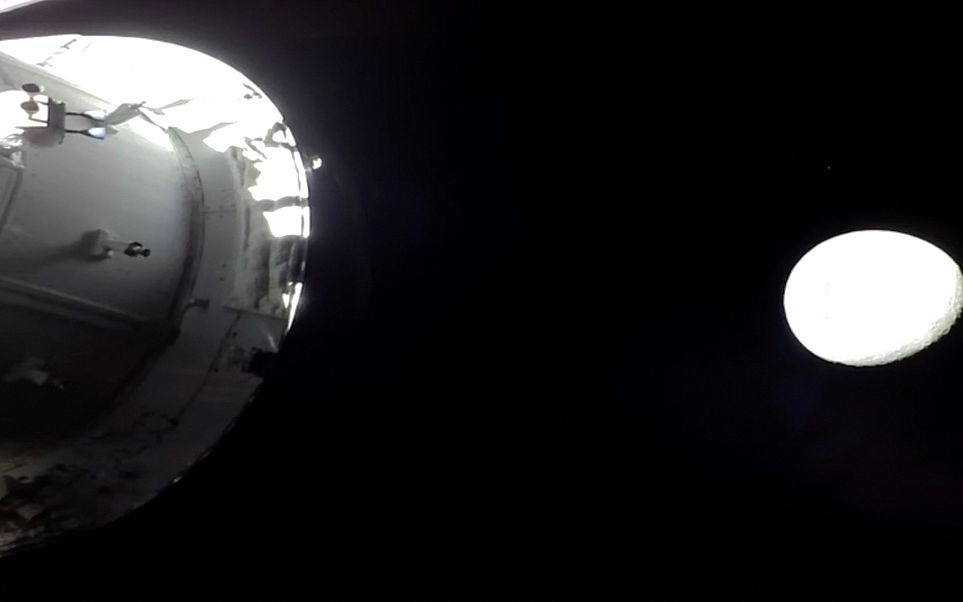 美媒：“阿尔忒弥斯2号”登月途中遇厕所故障，宇航员被指示使用备用收集袋