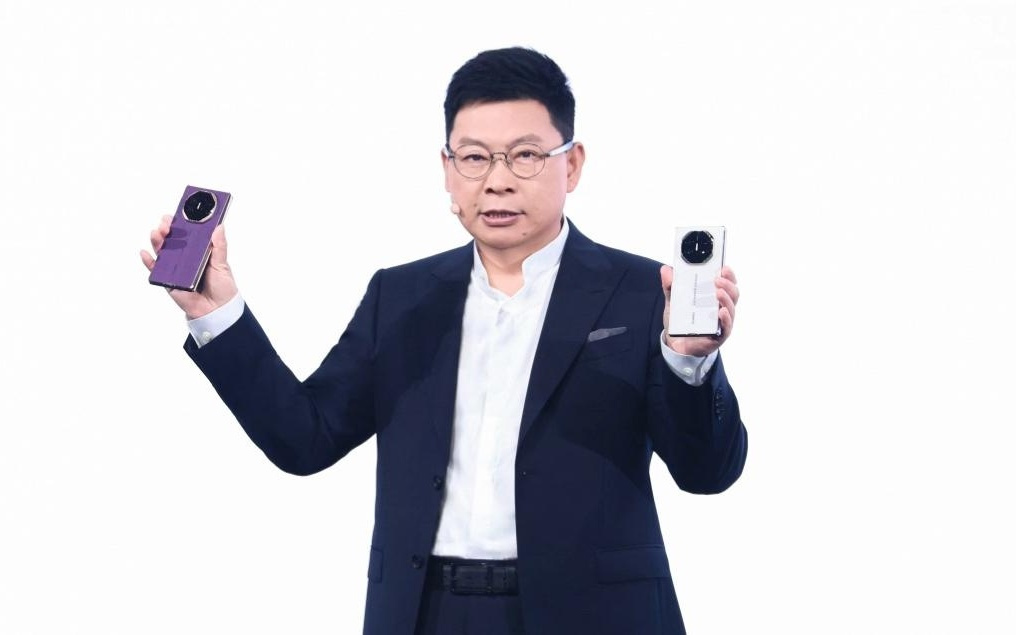 华为三折叠上新 麒麟芯片回来了