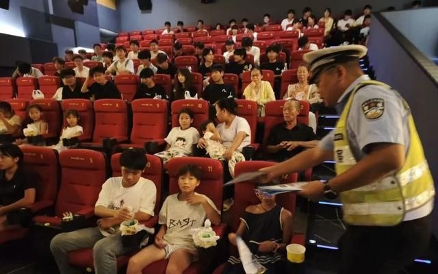 漯河交警“映前课堂”开讲！