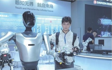 港深合作研发“纳米仿天然骨材料” 机器人“灵巧手”在香港孵化深圳量产