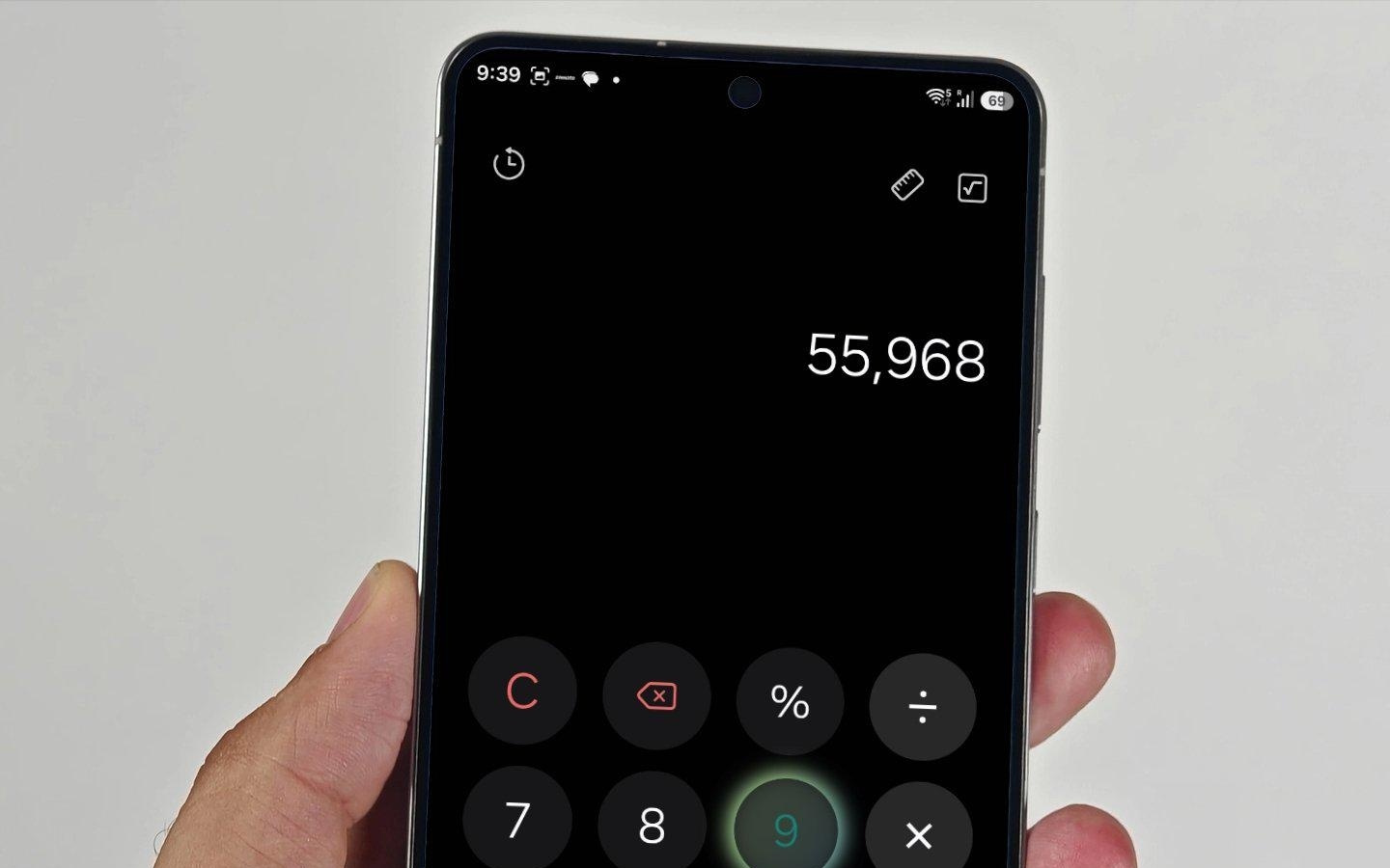 三星推送One UI 8.5版时钟应用：多彩背景、悬浮胶囊菜单