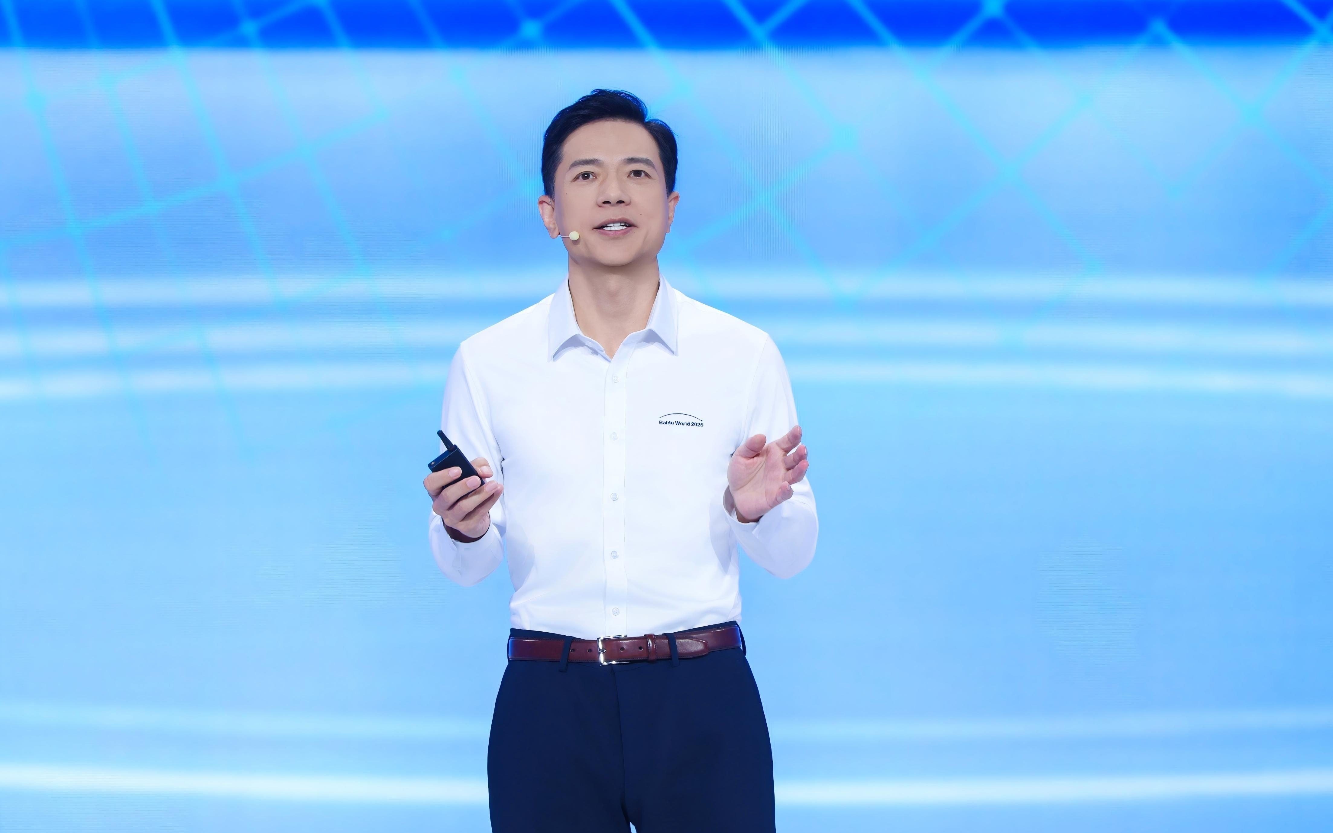 李彦宏：芯片厂商不管赚多少钱，芯片之上的模型要产生10倍的价值