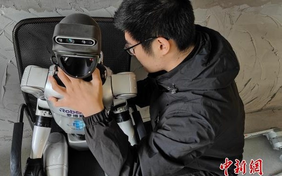 （神州写真）中国机器人租赁升温 “二次开发”成新落点
