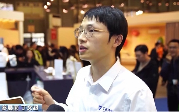 央视组团报道!它石智航丁文超揭秘全球首个能干活的通用具身大模型AWE3.0