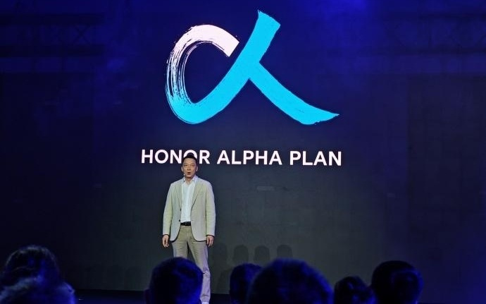 不止Magic V6和萝卜手机：罗巍预告MWC 2026荣耀有个大消息要宣布