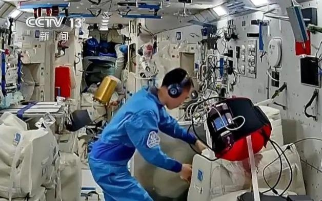 神二十乘组签收“太空快递”后：多领域实验与站务管理齐推进