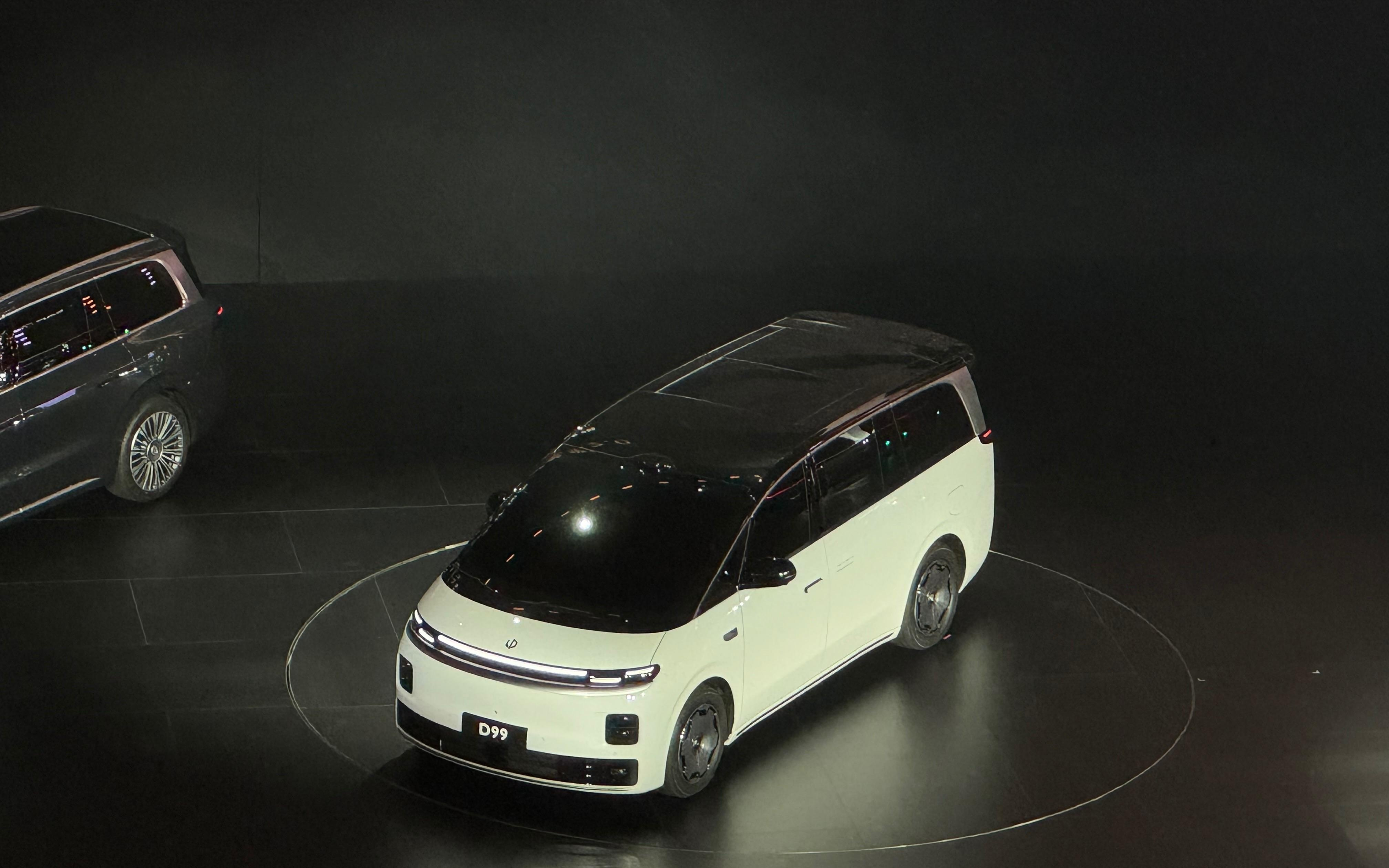 零跑发布全新车型D99，定位科技豪华旗舰MPV