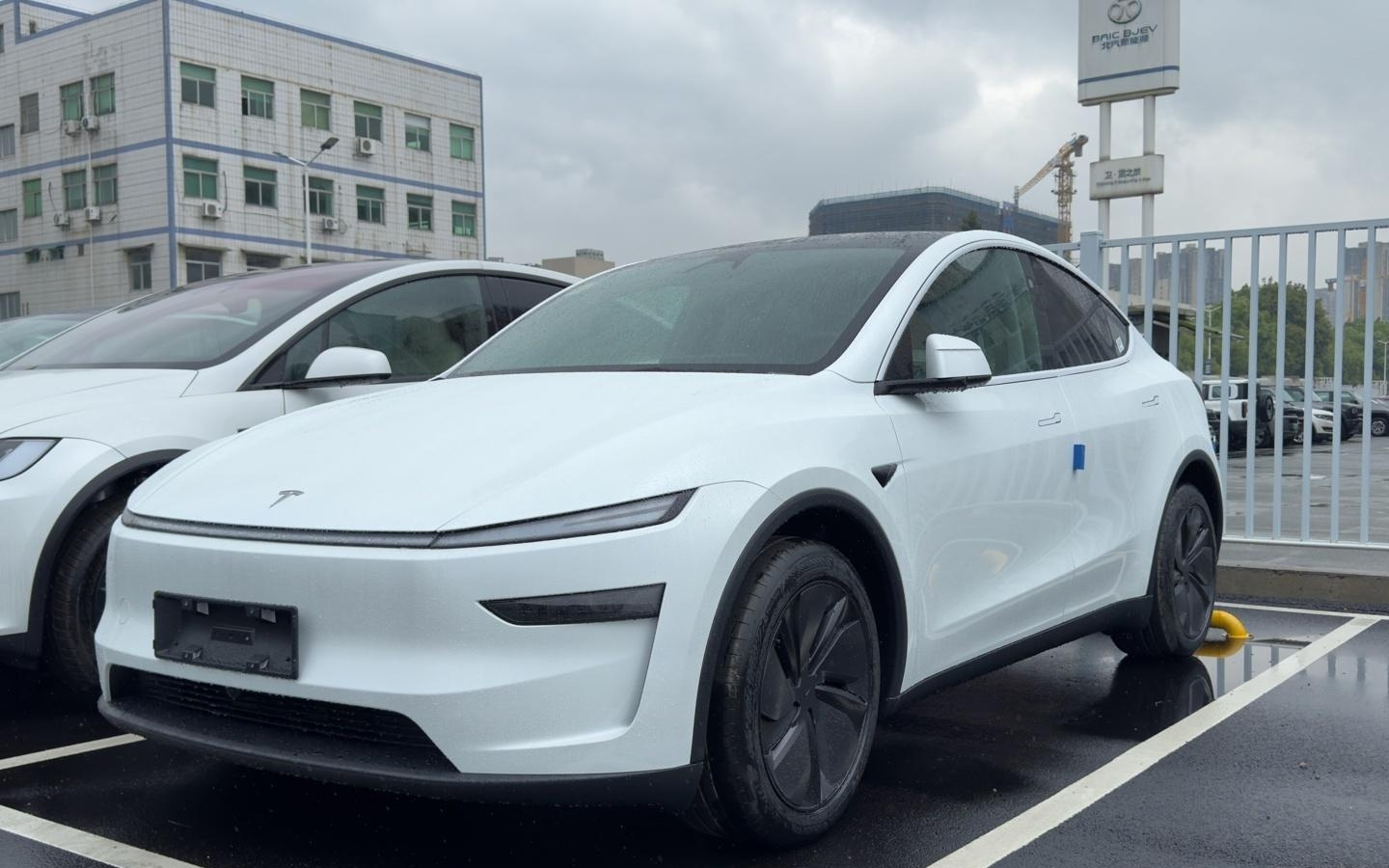 崔东树：2025年1-12月汽车出口832万台年增30%