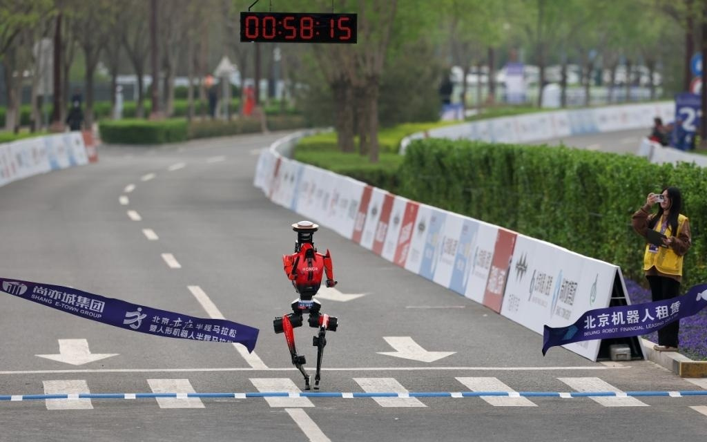 上海这家企业为机器人半马冠军打造了“散热心脏”