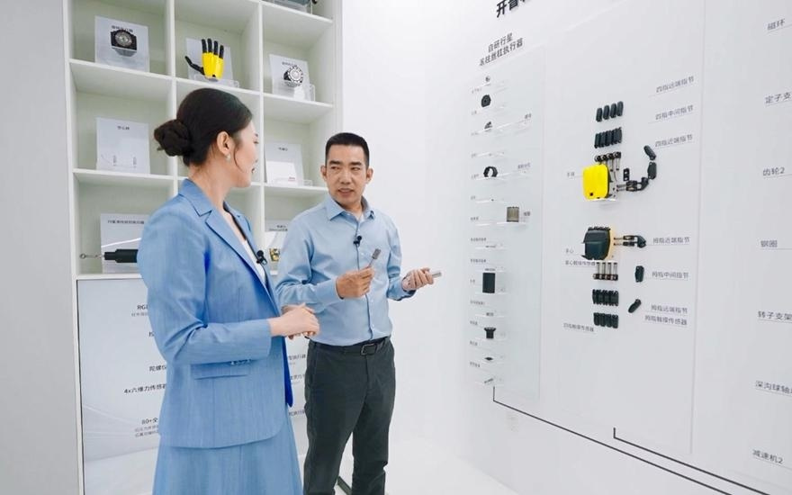 “美国人质疑这段视频造假，却不知中国制造业有多强”