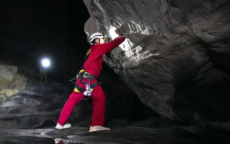 上游新闻探秘航天员特训同款洞穴：地心9小时感受太空考场