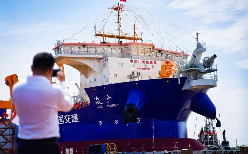 “海上巨无霸”上海研发！我国最大舱容耙吸挖泥船“双子星”完成海试