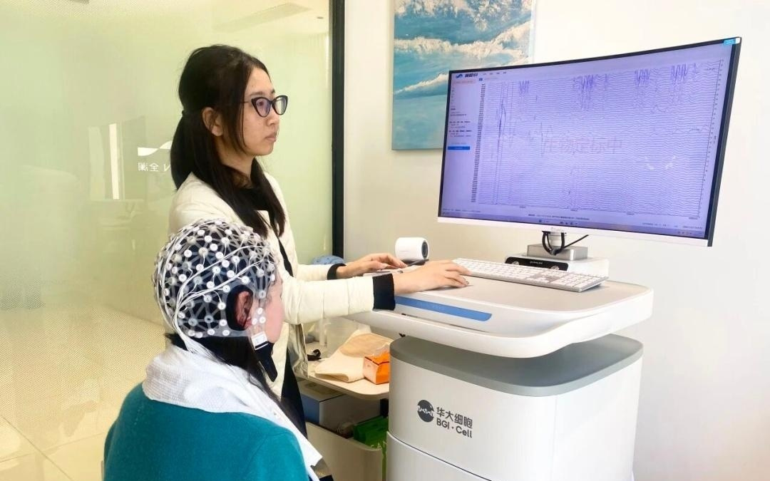 新品发布：医疗级“神装”内测！大脑OS请求升级……投出你的一票！ | 2025脑机接口大会