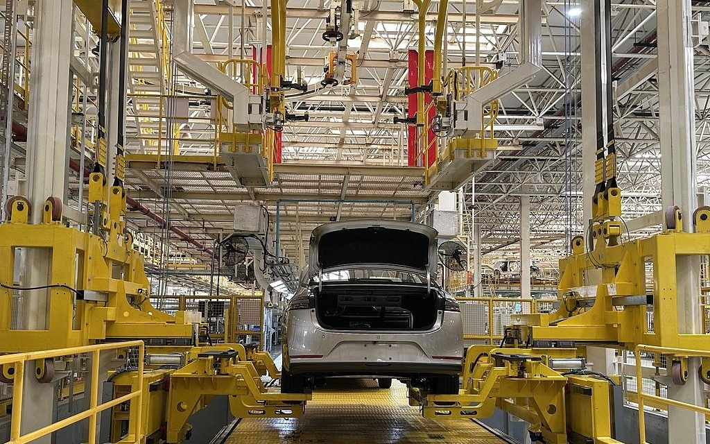 机器人能思善动，换电站前景可期，在“灯塔工厂”感受中国智造