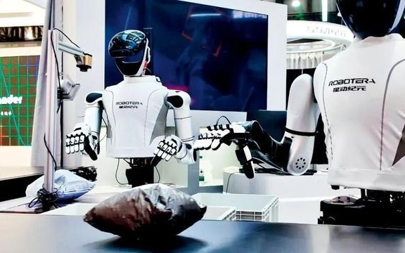 机器人，到底谁在买