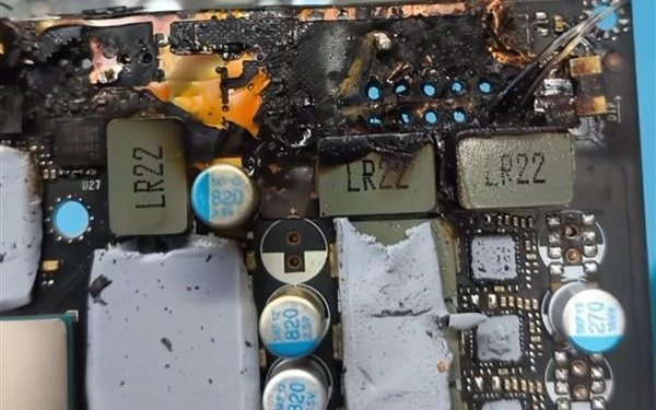 烧毁史上最惨RTX 5090！16针接口炸无踪影 GPU和显存全毁