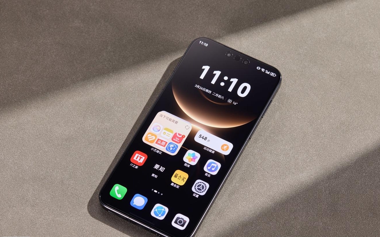 业界首创隐藏式无感出风设计：华为Mate 80 Pro Max风驰版图赏