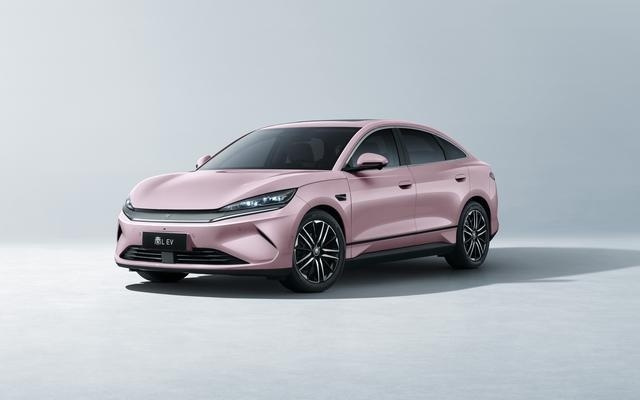 搭载云辇-C、高速爆胎稳行系统，比亚迪秦L EV系列发布新车