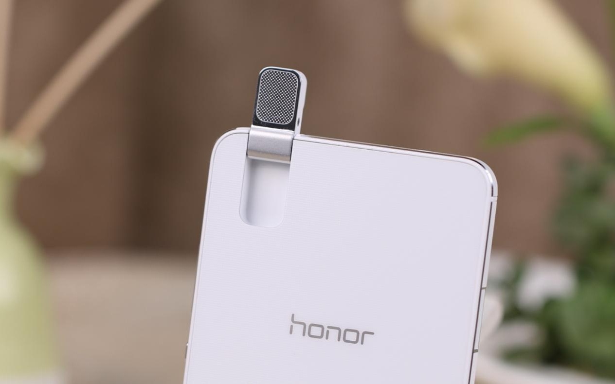 邪修AI，李健带荣耀「双向突围」