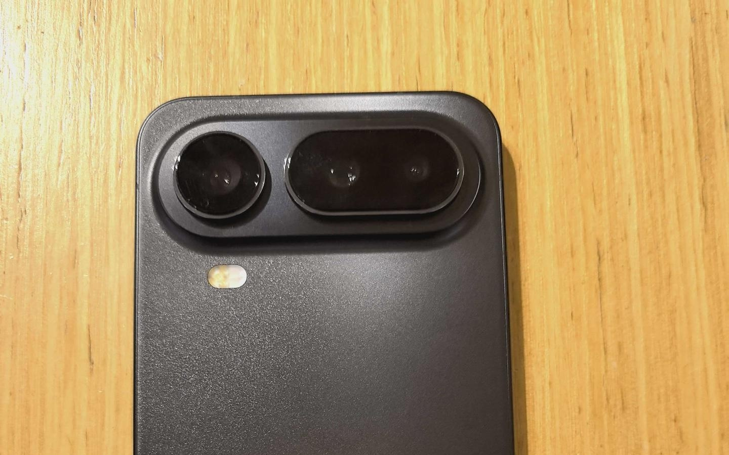 荣耀Magic8 Pro Air手机线下展出，影像、显示等核心参数公开