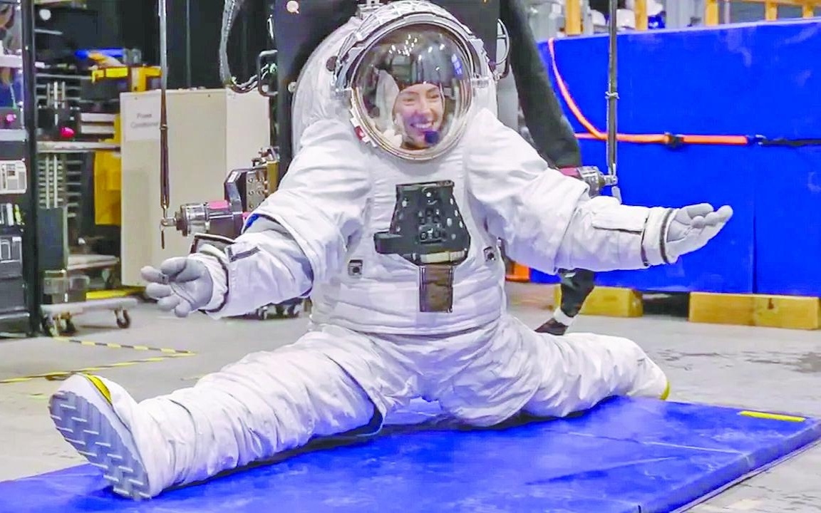 “机动性前所未有”，美国新一代登月宇航服“能劈叉”