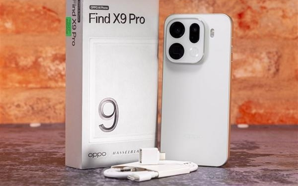 OPPO Find X10边框不到1mm:OPPO史上最窄直屏