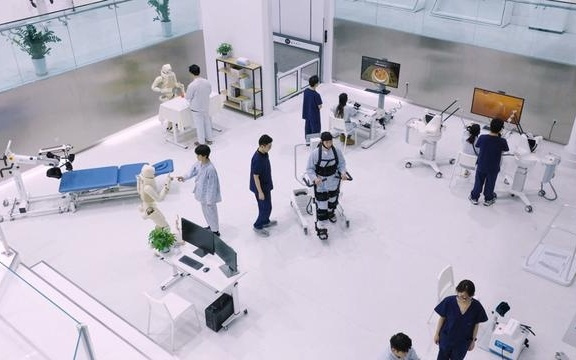 “脑机具身”融合技术兴起，上海AI机器人企业与脑机接口企业双向奔赴