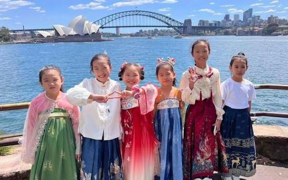 小小航天人艺术团亮相第76届国际宇航大会，首次荣获大会国际荣誉