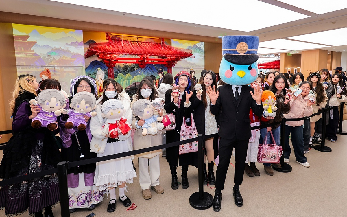 OPPO西北首家旗舰店落户西安 科技国潮吸引驻华外交官打卡体验