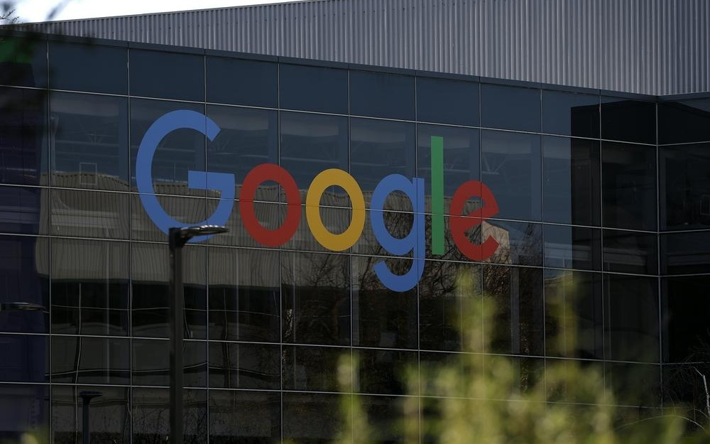 赶超OpenAI、牵手苹果AI后，谷歌火力全开：2026年资本开支翻番至1850亿美元