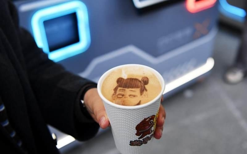 成都启动第三批机器人与人工智能实景验证活动 多款机器人“上岗”交子大道