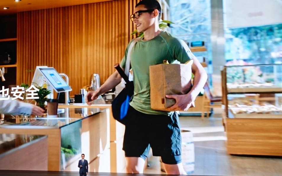 支付宝官宣华为AI眼镜可用鸿蒙版App“看一下支付”