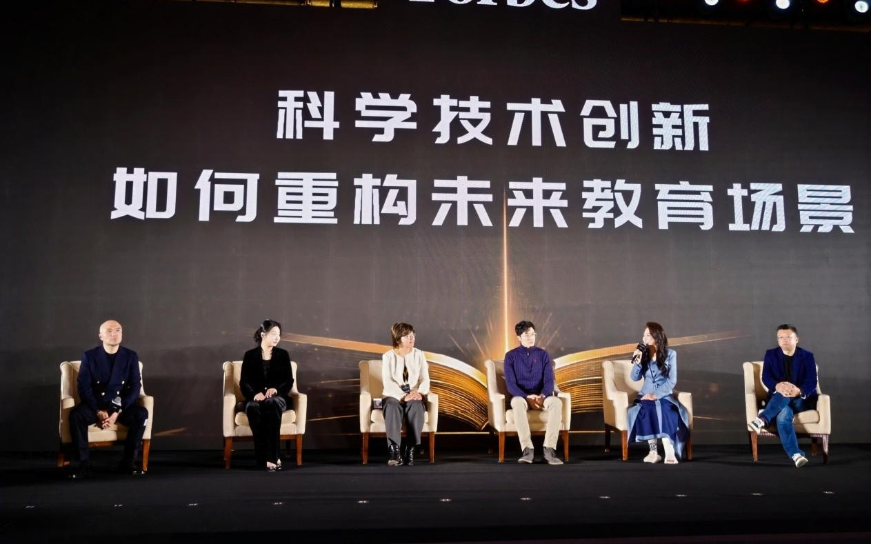 松鼠Ai徐艺涵获评福布斯中国“影响力教育人物”奖：以AI之智，共筑教育未来
